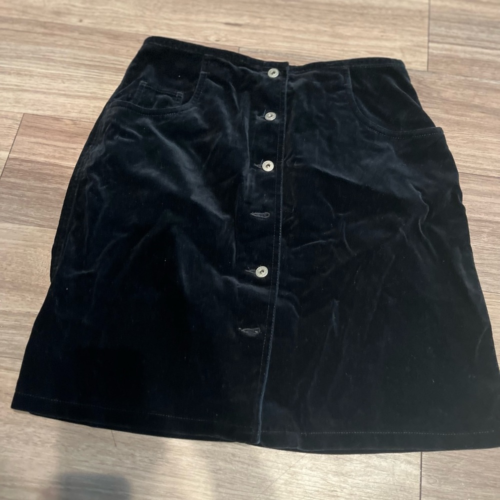 Black felt buttoned skirt